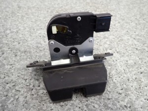 HYUNDAI i40 11-15 ZAMEK KLAPY BAGAŻNIKA 3/4 MINIATURA