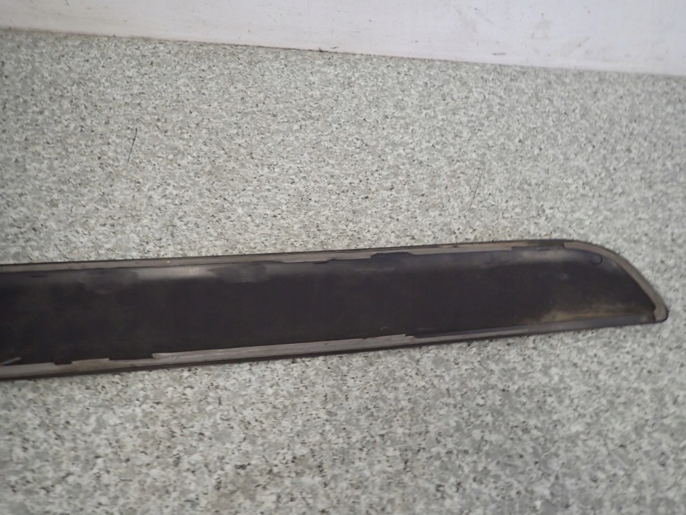SUZUKI SX4 06-13 LISTWA DRZWI PRZEDNIA LEWA 6/7