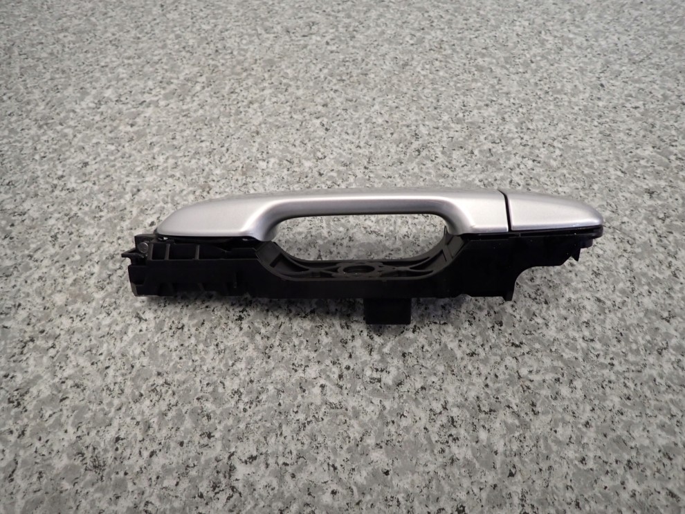 TOYOTA VERSO S KLAMKA TYLNA LEWA 2/5