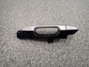 TOYOTA VERSO S KLAMKA TYLNA LEWA 2/5 MINIATURA