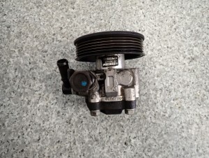 HYUNDAI ACCENT 1.5d 00-05 POMPA WSPOMAGANIA