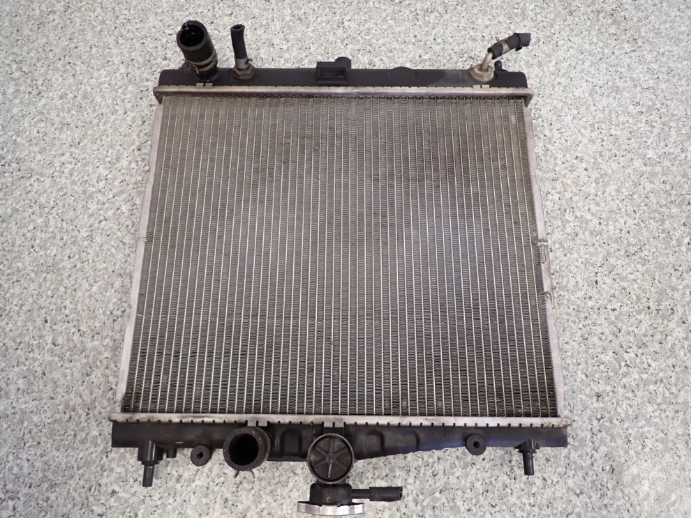 NISSAN NOTE E11 06- 1.6i CHŁODNICA WODY 1/5