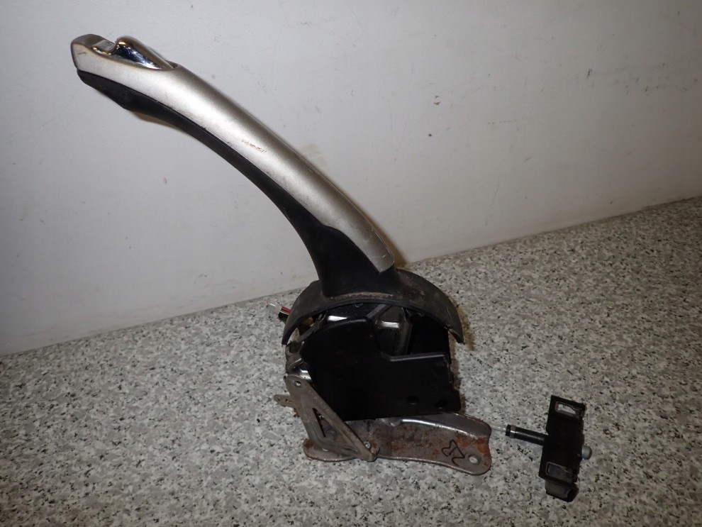 TOYOTA AURIS 06- DŹWIGNIA HAMULCA RĘCZNEGO 1/4