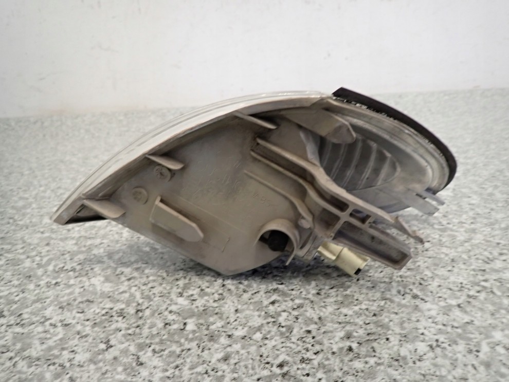 NISSAN ALMERA N16 00-03 KIERUNKOWSKAZ PRAWY KIERUNEK 5/7