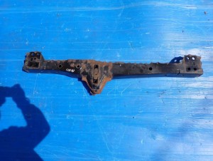 TOYOTA AURIS I 07-12 BELKA POD CHŁODNICE