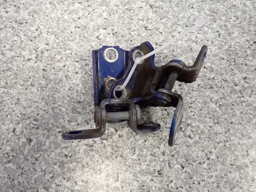 TOYOTA AYGO 06-12 ZAWIASY DRZWI TYLNYCH PRAWYCH KOMPLET 2/2