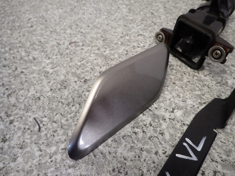 HONDA FRV 05- SPRYSKIWACZ REFLEKTORA LAMPY XENON PRAWY 3/9