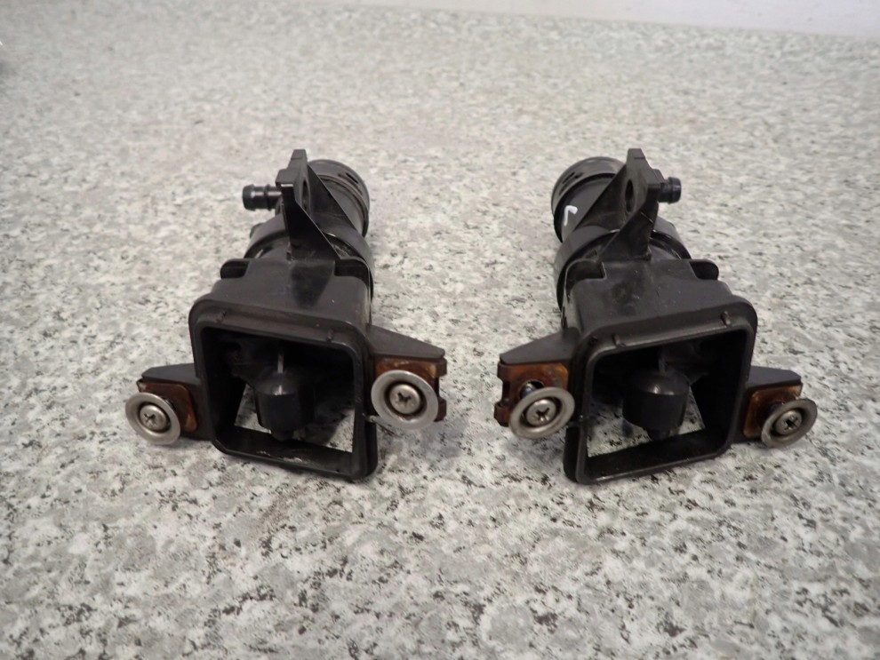 HONDA FRV 05- SPRYSKIWACZ REFLEKTORA LAMPY XENON PRAWY 6/9