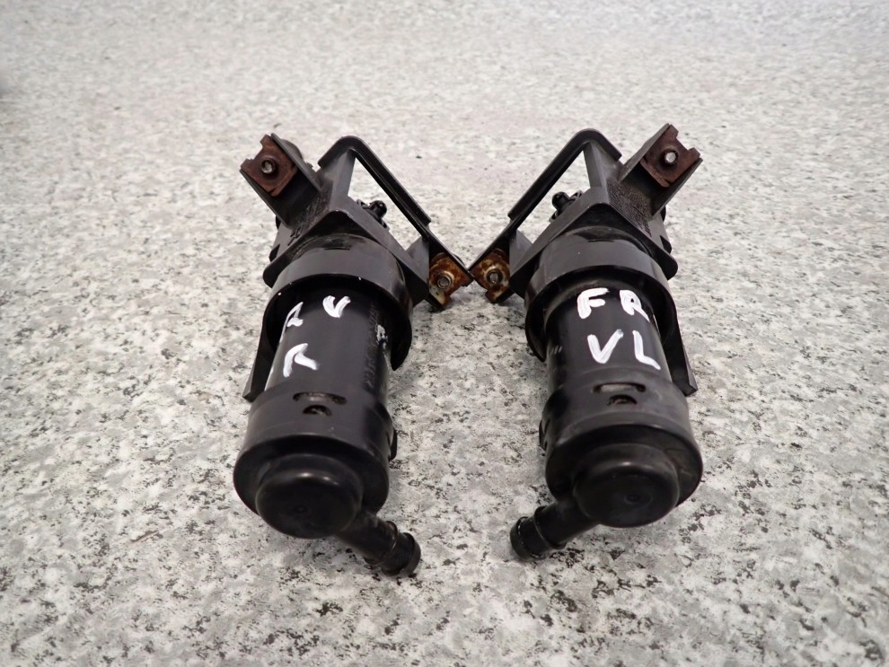 HONDA FRV 05- SPRYSKIWACZ REFLEKTORA LAMPY XENON PRAWY 8/9