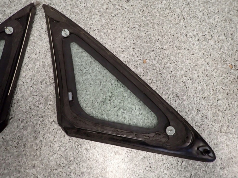 MAZDA 323 F BA 94-97 SZYBA KAROSERYJNA TYLNA PRAWA LUB PRAWA 6/6