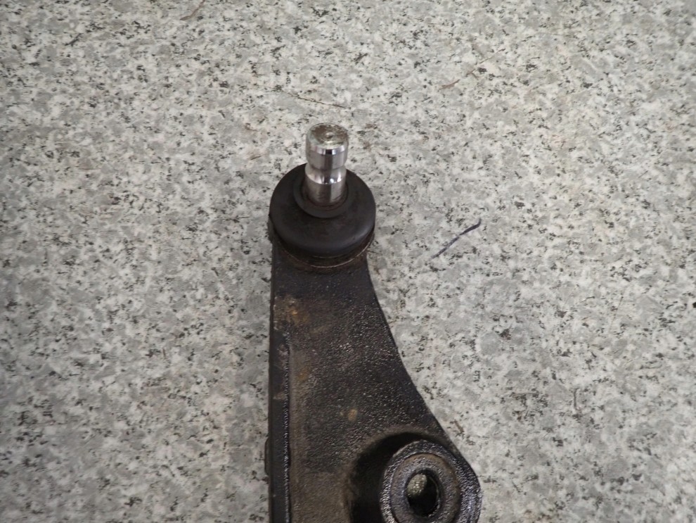 SUZUKI LIANA 02-07 WAHACZ PRZEDNI PRAWY 4/5