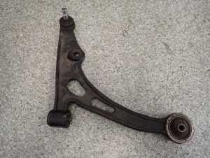 SUZUKI LIANA 02-07 WAHACZ PRZEDNI PRAWY