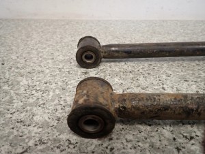 SUZUKI LIANA 02- WAHACZE TYLNE LEWE POPRZECZNE 4/5 MINIATURA