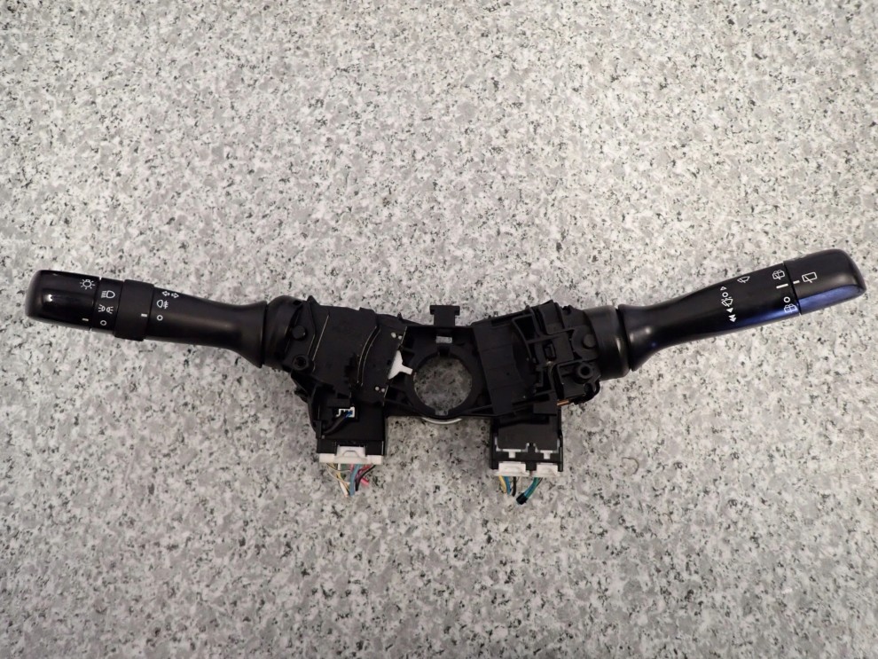 TOYOTA YARIS II 06-11 PRZEŁĄCZNIK ZESPOLONY ŚWIATEŁ WYCIERACZEK 1/6
