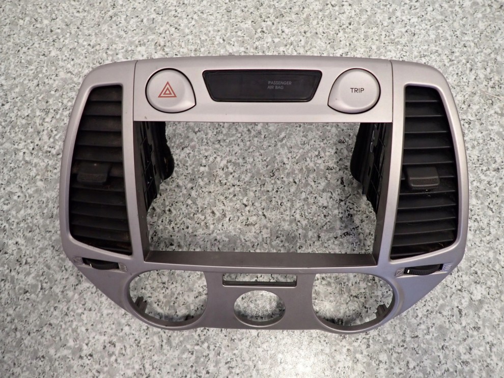 HYUNDAI i20 08-12 RAMKA RADIA NAWIEWU 2/6