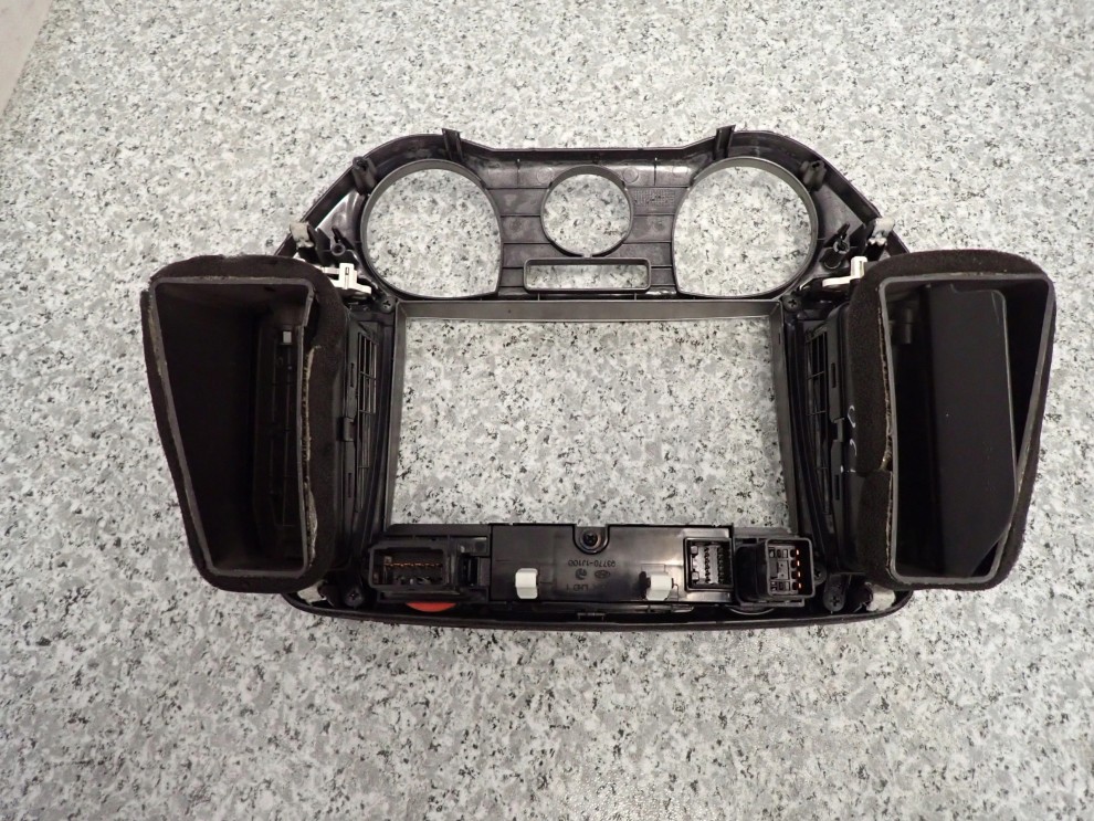 HYUNDAI i20 08-12 RAMKA RADIA NAWIEWU 6/6