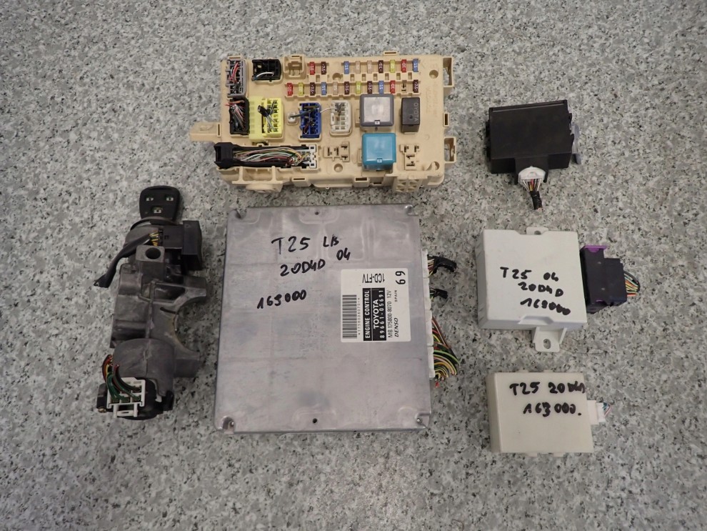 AVENSIS T25 2.0 D4D 03-05 ZESTAW STARTOWY KOMPUTER STACYJKA 1/10