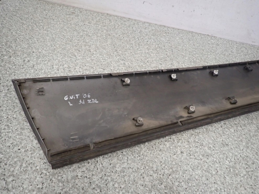 GRAND VITARA II 3d 06- LISTWA DRZWI LEWA 5/8