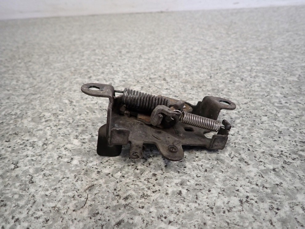 TOYOTA YARIS I 99-05 ZAMEK MASKI 2/3