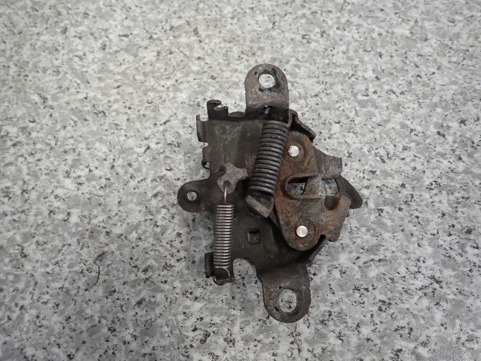 TOYOTA YARIS I 99-05 ZAMEK MASKI 3/3