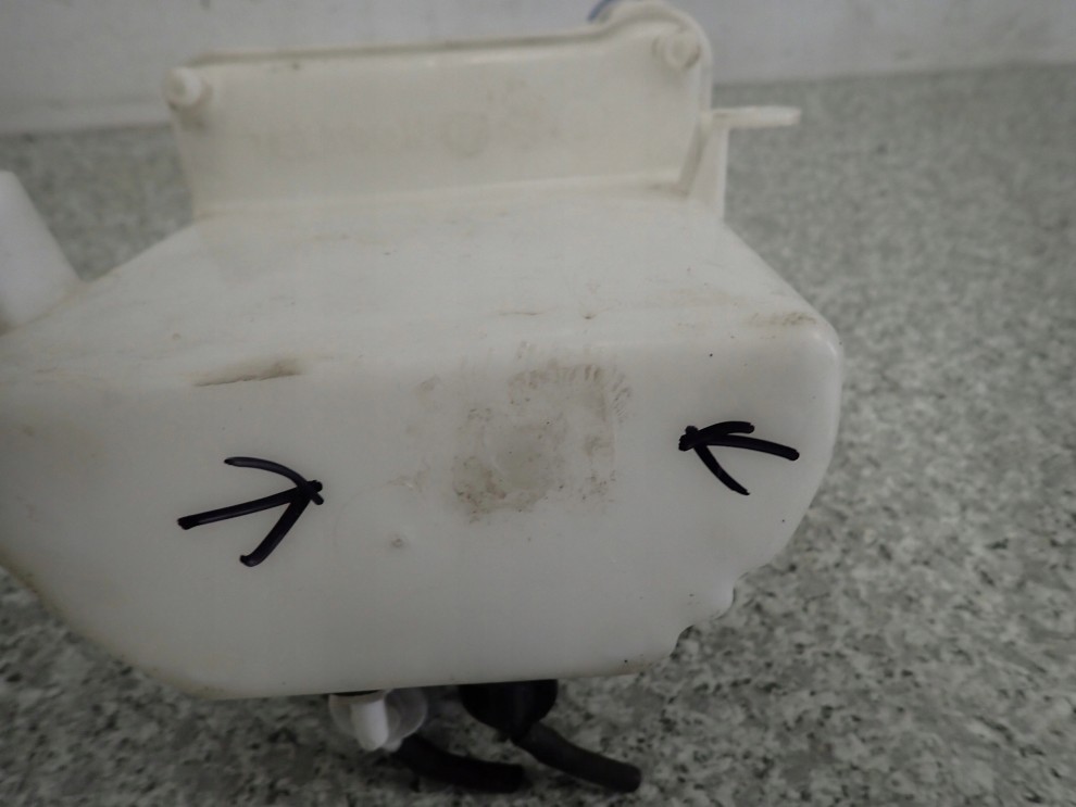 TOYOTA YARIS I FR 99-05 ZBIORNICZEK SPRYSKIWACZY POMPKA 5/7