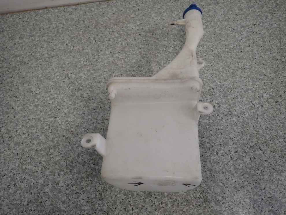 TOYOTA YARIS I FR 99-05 ZBIORNICZEK SPRYSKIWACZY POMPKA 7/7