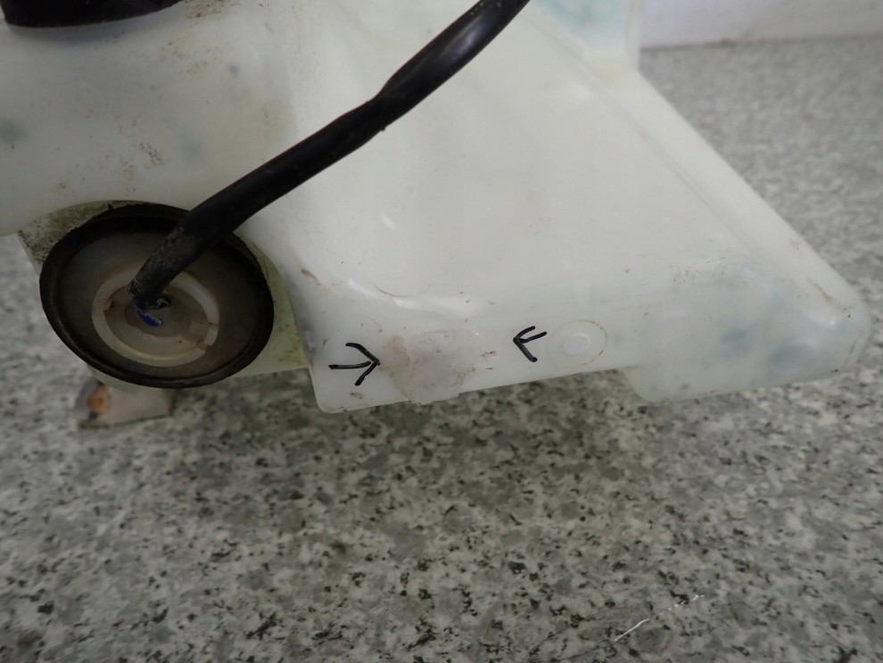 KIA CEED 06-12 ZBIORNICZEK PŁYNU DO SPRYSKIWACZY 8/8