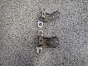 KIA CARENS III 06-11 ZAWIASY PRZEDNIE LEWE LUB PRAWE 3/4 MINIATURA
