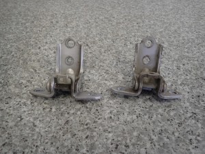 KIA CARENS III 06-11 ZAWIASY PRZEDNIE LEWE LUB PRAWE 4/4 MINIATURA
