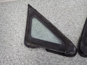 HONDA JAZZ II 02-08 SZYBA PRZEDNIA LEWA LUB PRAWA KAROSERYJNA 6/6 MINIATURA