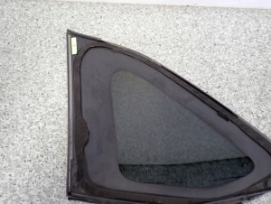 HONDA FR-V SZYBA TYLNA PRAWA KAROSERYJNA PRZYCIEMNIANA 4/4 MINIATURA