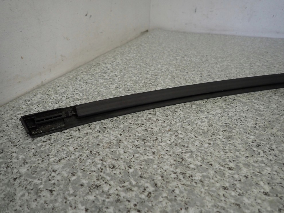 SUZUKI SPLASH 08-14 LISTWA DACHOWA PRAWA 5/6