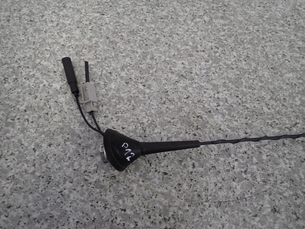 NISSAN PRIMERA P12 5D HB 03- ANTENA DACHOWA BAT PODSTAWA 2/6