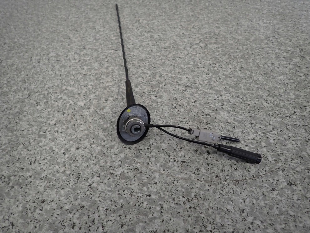 NISSAN PRIMERA P12 5D HB 03- ANTENA DACHOWA BAT PODSTAWA 6/6