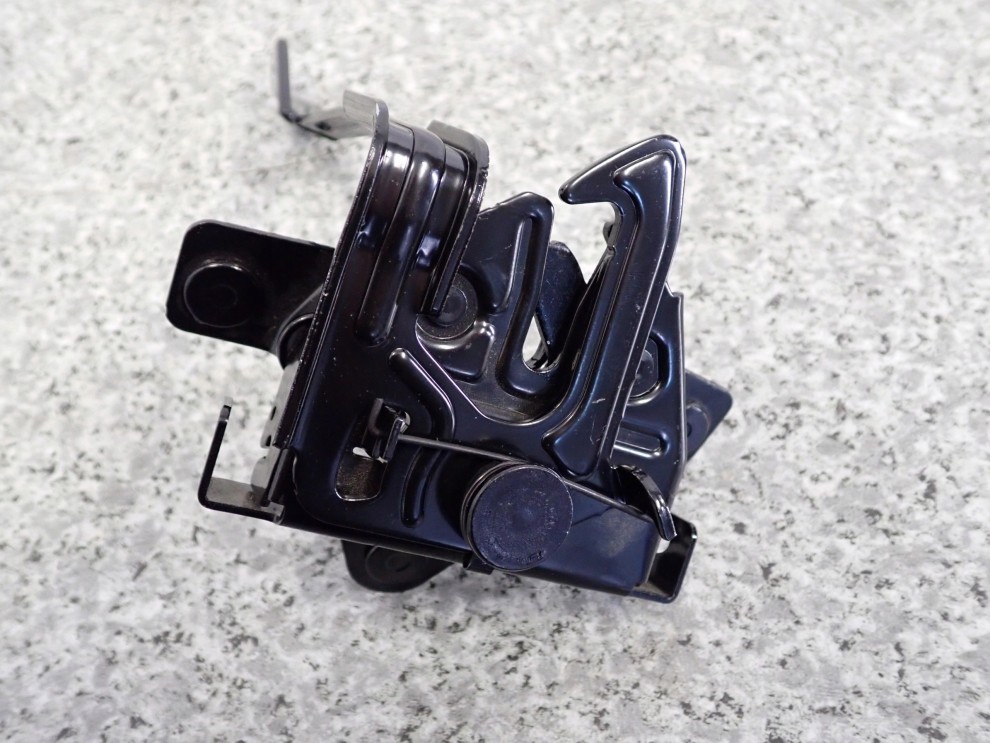 HYUNDAI IX20 10-19 ZAMEK MASKI 4/6
