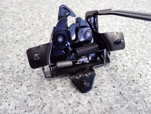 HYUNDAI IX20 10-19 ZAMEK MASKI 3/6 MINIATURA