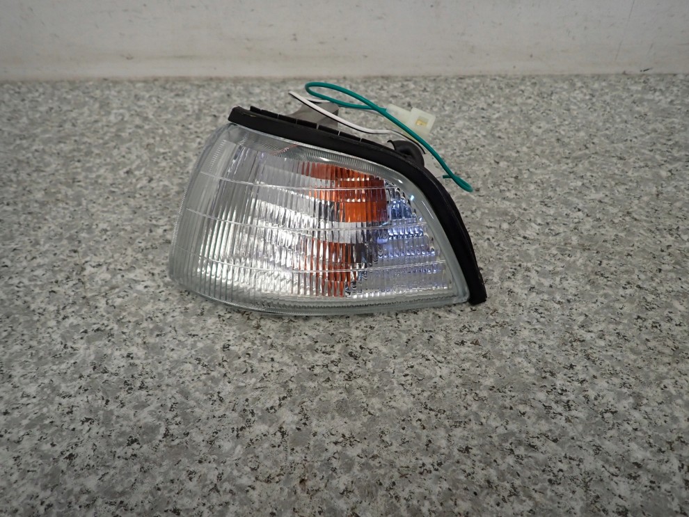 MAZDA 626 COUPE GD 87 - 92 KIERUNKOWSKAZ PRZEDNI PRAWY 1/5