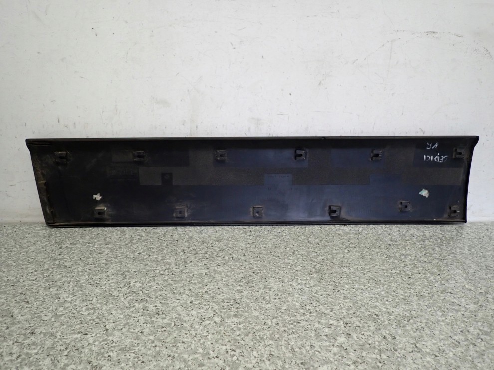 FIAT SEDICI 06-13 LISTWA DRZWI PRZEDNIA PRAWA 3/9