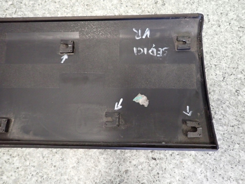 FIAT SEDICI 06-13 LISTWA DRZWI PRZEDNIA PRAWA 6/9