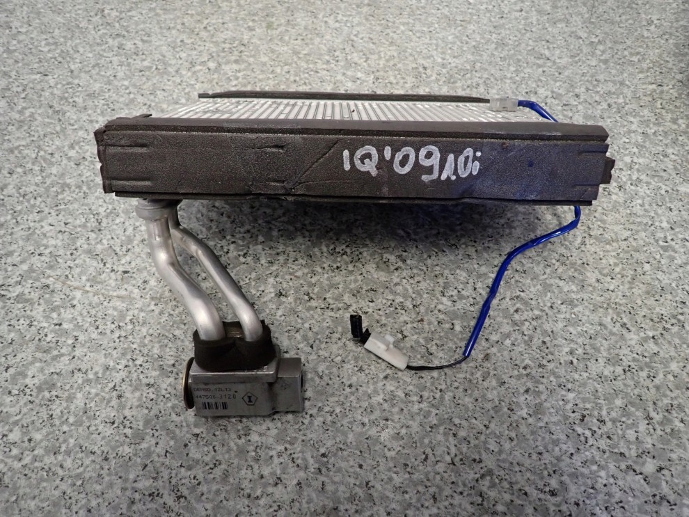 TOYOTA IQ 08-12 PAROWNIK KLIMATYZACJI 4/6