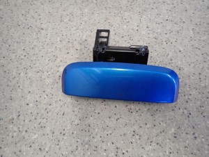 SUZUKI CELERIO 14-19 KLAMKA TYLNEJ KLAPY BAGAŻNIKA