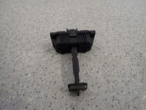 TOYOTA AVENSIS T25 03-07 OGRANICZNIK DRZWI PRZEDNI LEWY