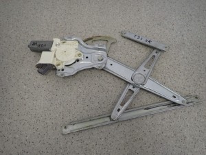 TOYOTA AVENSIS T25 03-07 PODNOŚNIK SZYBY PRZEDNI PRAWY