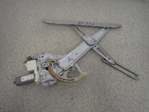 TOYOTA AVENSIS T25 03-07 PODNOŚNIK SZYBY PRZEDNI PRAWY 4/6 MINIATURA