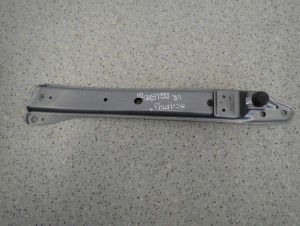 SUZUKI SWIFT MK7 10- WSPORNIK OKULAR PASA PRZEDNIEGO PRAWY