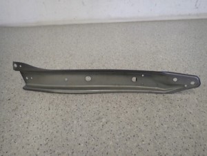 SUZUKI SWIFT MK7 10- WSPORNIK OKULAR PASA PRZEDNIEGO PRAWY 3/4 MINIATURA