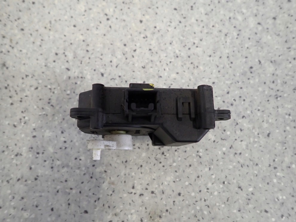 MITSUBISHI COLT 04-12 SILNICZEK STEROWANIA NAGRZEWNICY 3/4