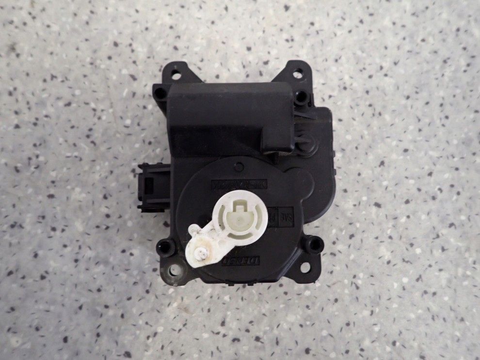 MITSUBISHI COLT 04-12 SILNICZEK STEROWANIA NAGRZEWNICY 4/4