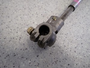 SUZUKI IGNIS 04-08 KRZYŻAK KOLUMNY KIEROWNICZEJ 3/3 MINIATURA