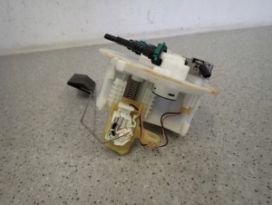 TOYOTA IQ 08-12 1KR POMPA PALIWA W ZBIORNIK